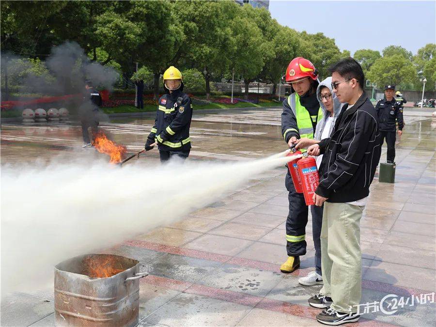 聚米贷苹果版:江苏24小时·滚动推送 | 南京市：紫金奖·第四届中国（南京）大学生设计展开展-第35张图片-太平洋在线下载